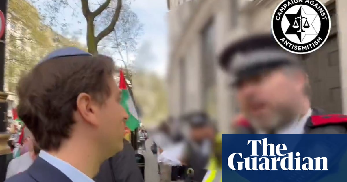 Met police chief faces calls to quit after officer’s ‘openly Jewish’ comment at protest