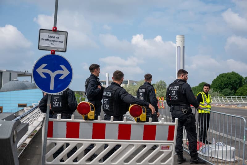 Heavy police presence at ceremony to celebrate German constitution