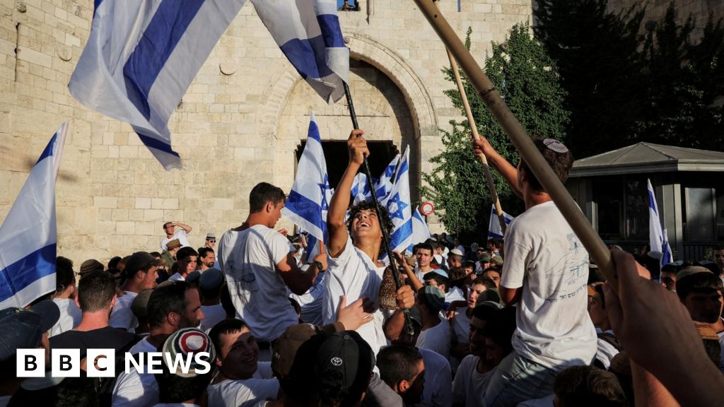 Jerusalem: Israeli nationalists march through Old City