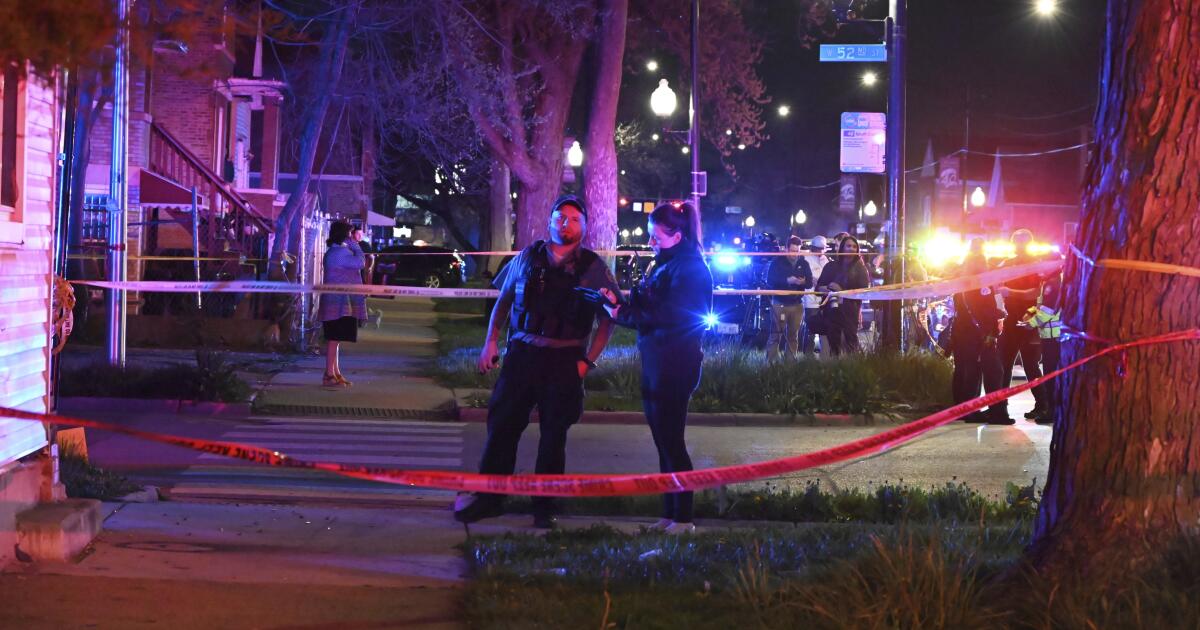 Chicago shooting kills 8-year-old girl, wounds 10 people - Los Angeles Times