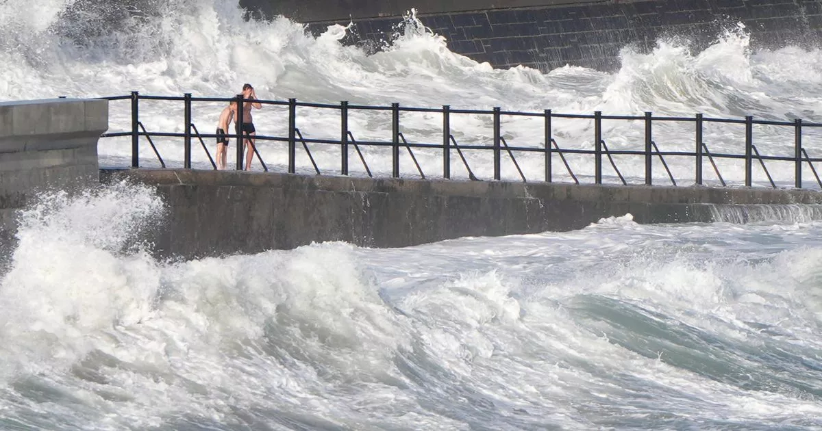 Britain forecast giant 5m high waves as maps show Hurricane Ernesto remnants