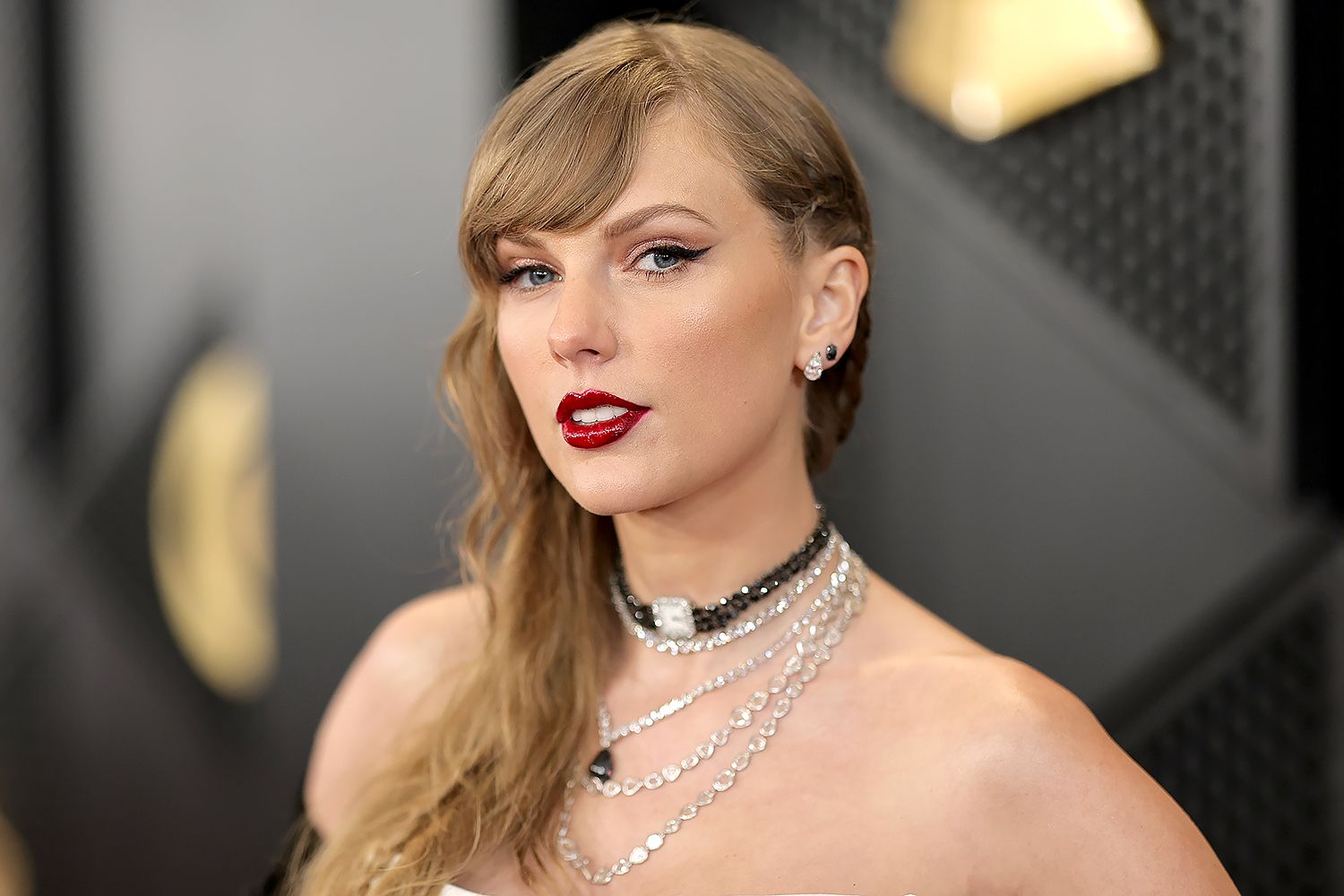 Taylor Swift Says Her 'Mind Is Blown’ by the ‘Love’ Fans Have Shown for Her New Album