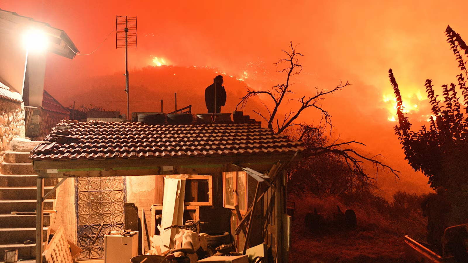 Wildfire in southern Greece leaves 2 people dead