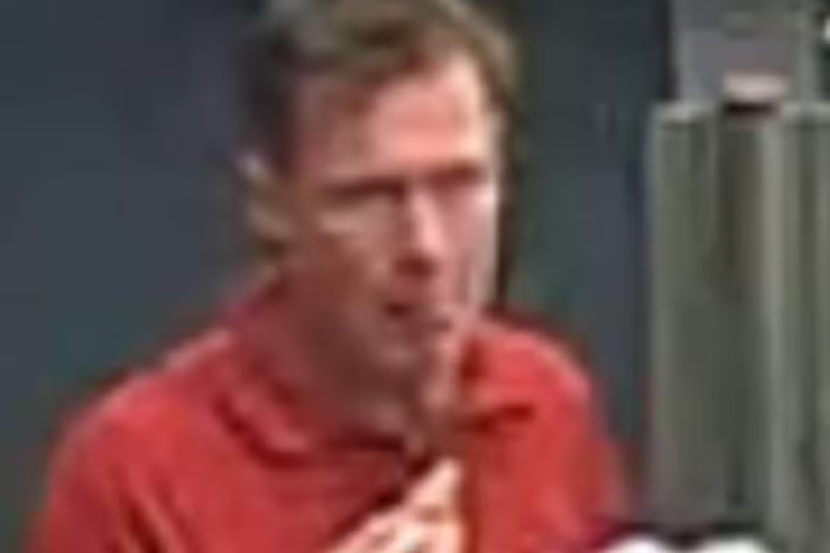 Police release CCTV image of man after attempted baby abduction on train