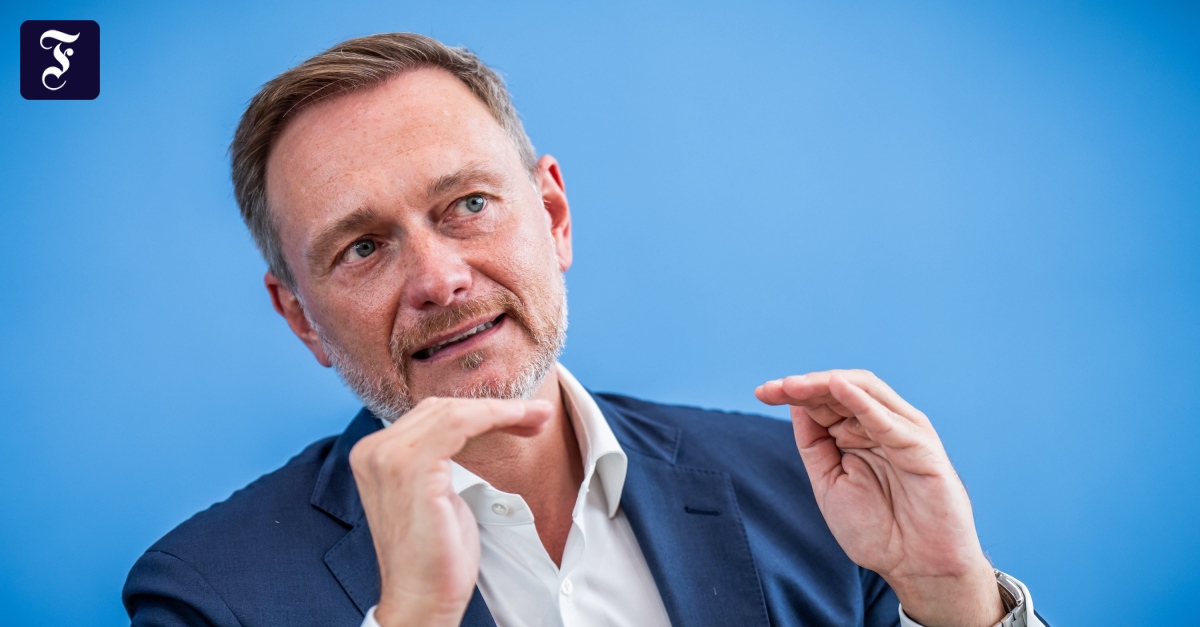 FDP's Lindner Rules Out Green-Led Government, Emphasizes Centrist Approach Amid Struggling Poll Numbers