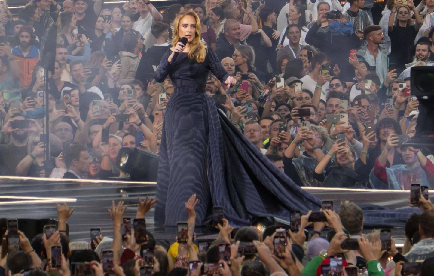 Adele Halts Munich Concert to Celebrate Olympic Sprint Champion Julien Alfred