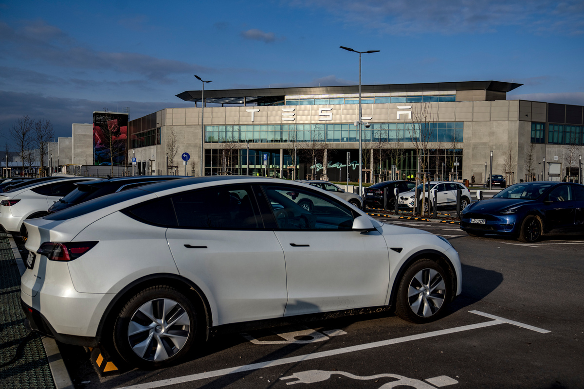 Maine Board Blocks Electric Vehicle Mandate Amid Heated Debate Brief