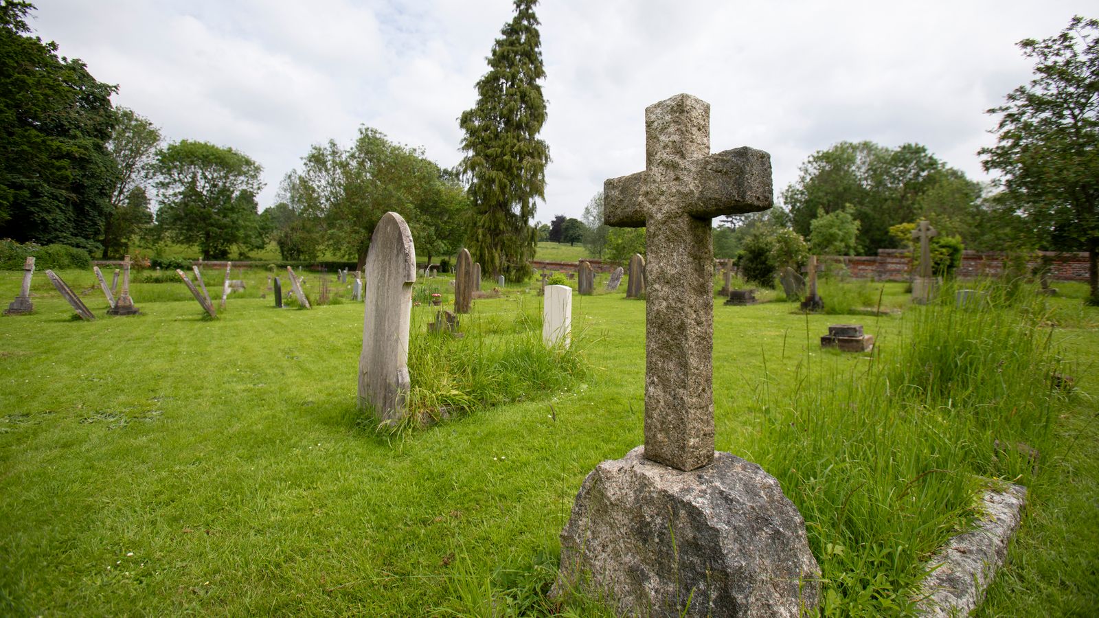 UK Proposes Radical Burial Law Changes Amid Urban Space Crisis: Public Consultation Open Until 2025