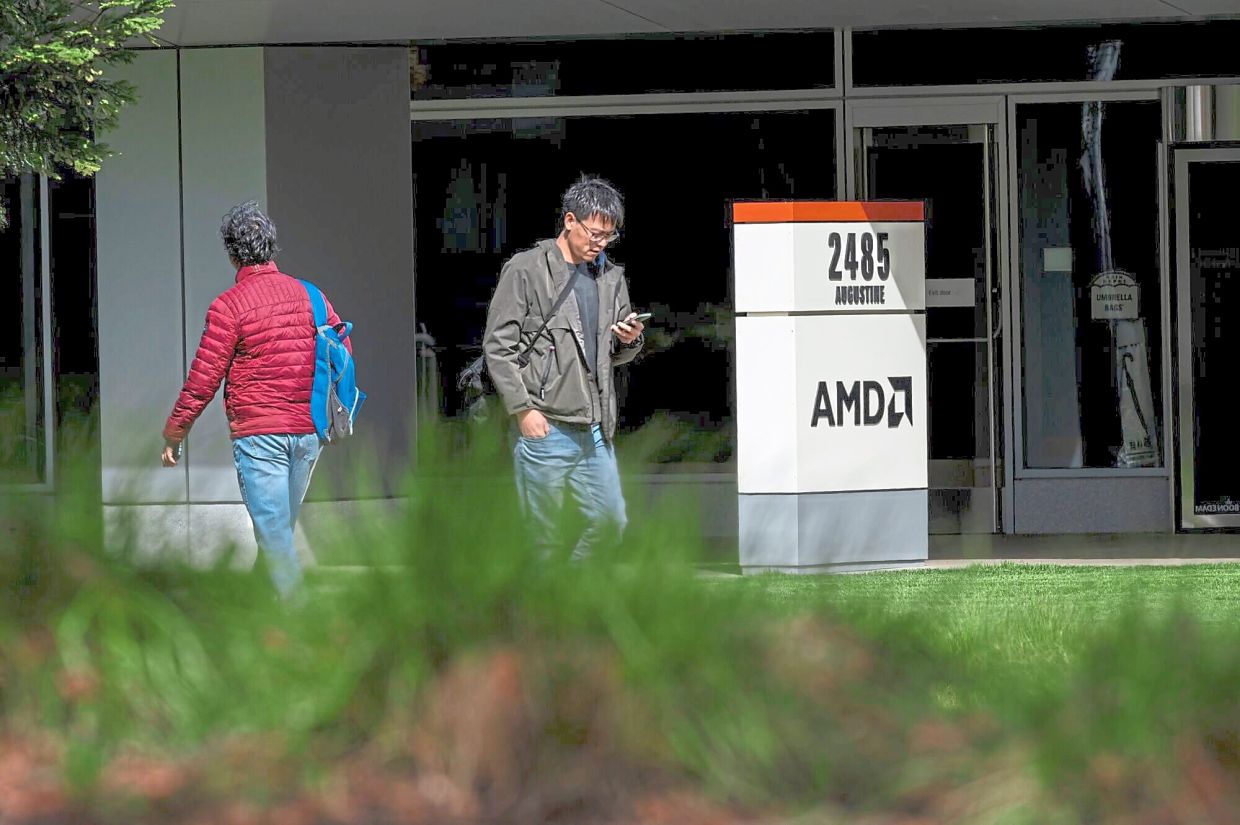 AMD Stock Slumps 7% on Gloomy AI Chip Sales Forecast