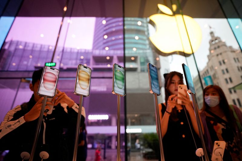 Apple Eyes Earnings Beat Amid New iPad Buzz, WWDC Anticipation