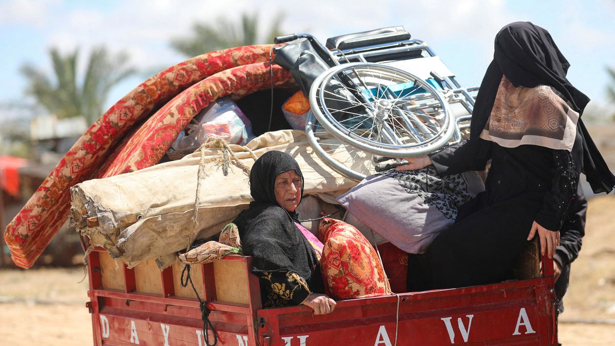 Rafah Exodus: Over 100K Flee Amid Intense Israeli Airstrikes