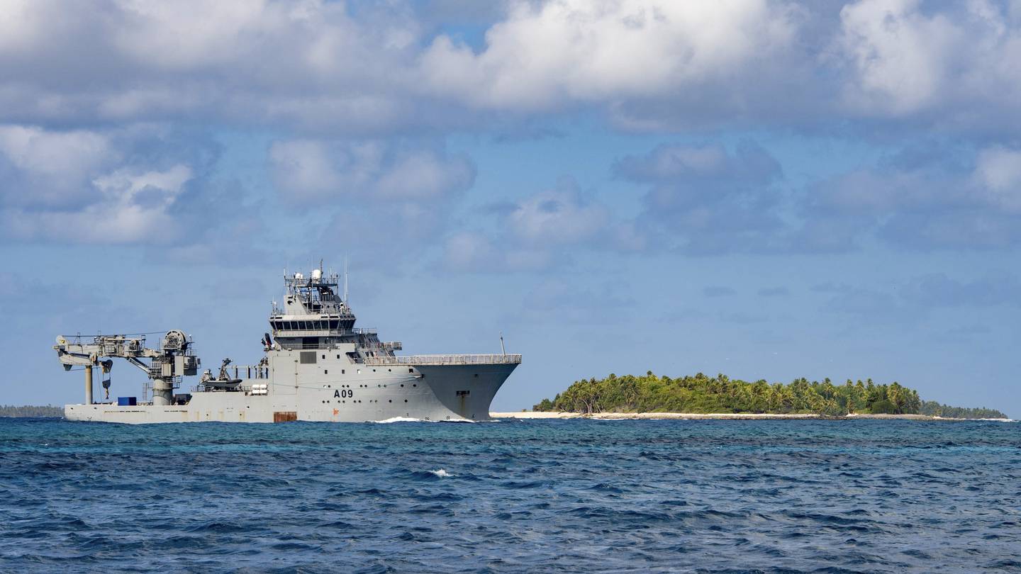 New Zealand Navy Vessel Sinks off Samoa; All 75 Aboard Evacuated Safely Amid Environmental Concerns