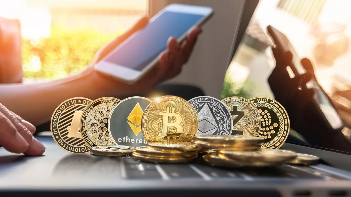 SEC Charges Brothers in $60M Crypto Ponzi Scheme, Seizes Luxury Assets