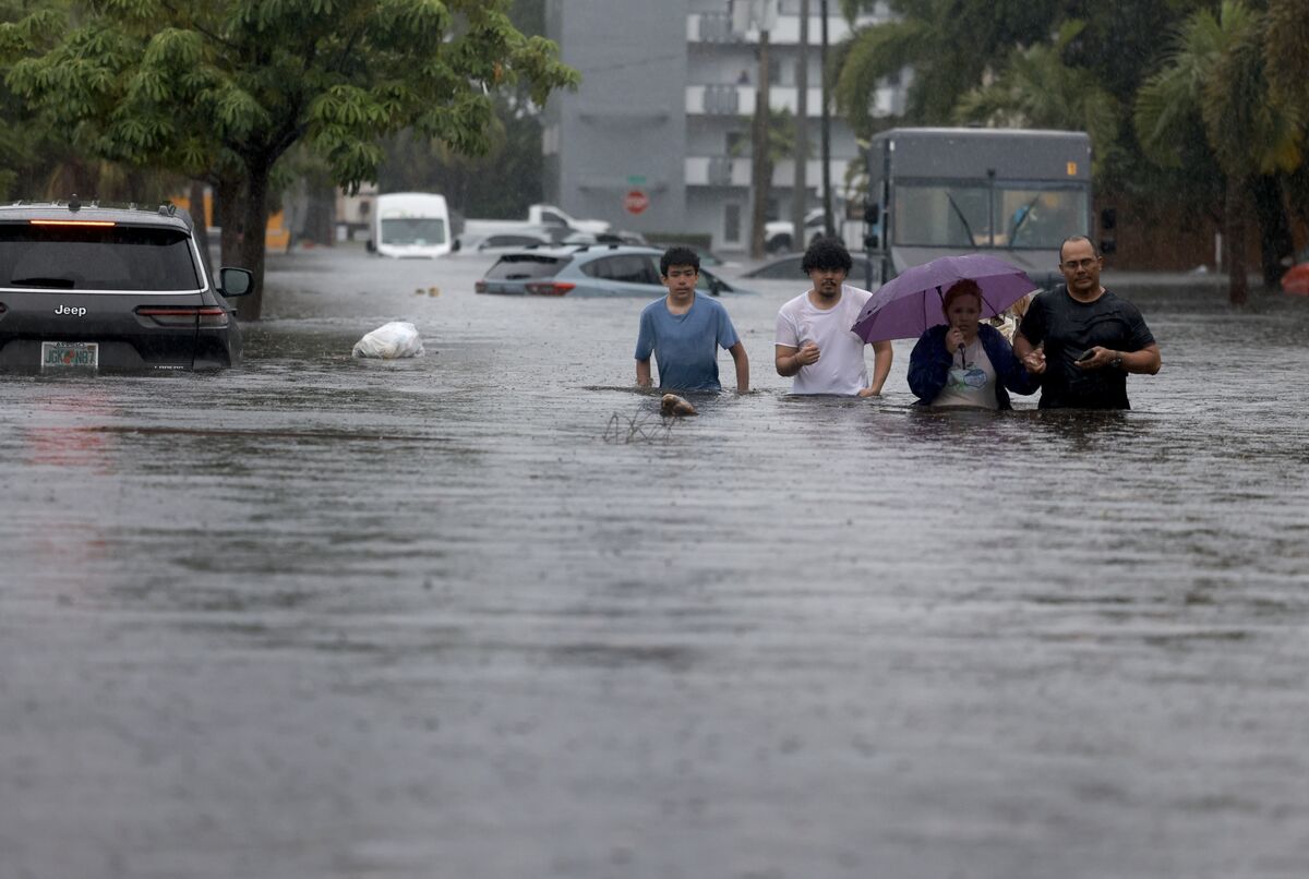 Chaos in Florida: Torrential Rain, Tornadoes, and Floods Prompt State of Emergency