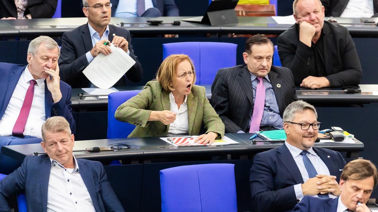 Germany's Ampel Coalition Pushes for Harsher Penalties on Disruptive Bundestag Behavior