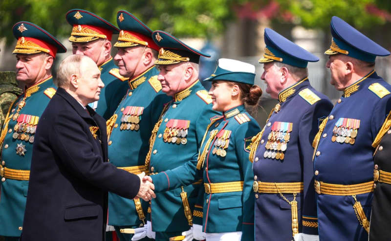 Putin Invokes Nazi Past, Warns of Nuclear Might Amid Victory Day