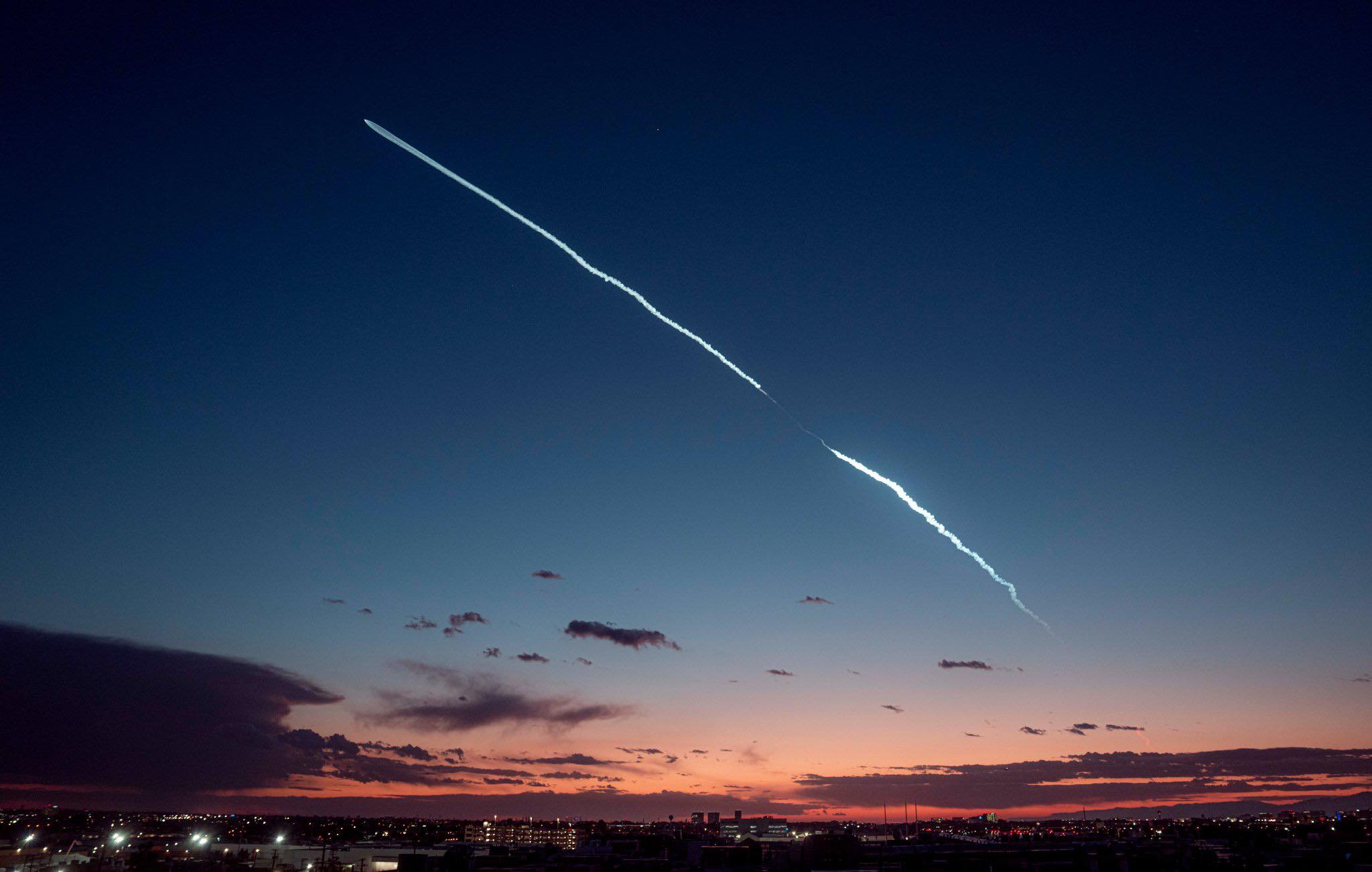 SpaceX's Spectacular 'Jellyfish' Launch Lights Up West Coast Sky