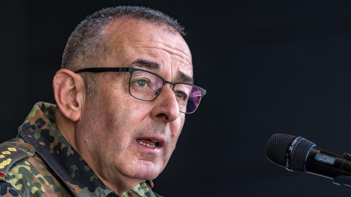 General Breuer Warns of Russian Tank Surge, Urges NATO to Brace for Potential Aggression