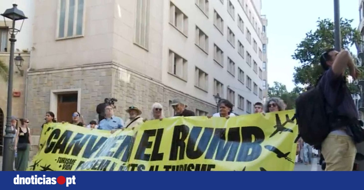 20,000 Protest in Palma de Mallorca Against Overtourism's Impact on Quality of Life